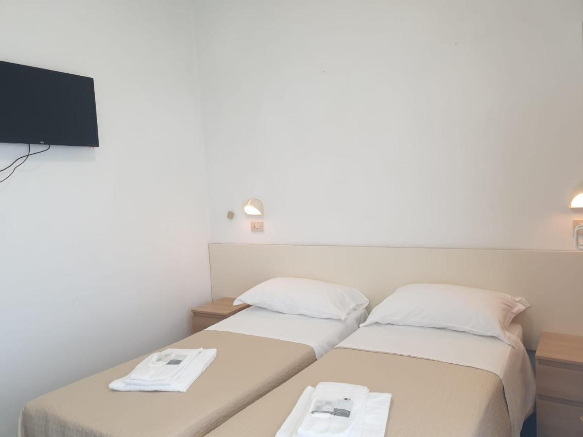 Hotel Baden Baden Rimini Buitenkant foto