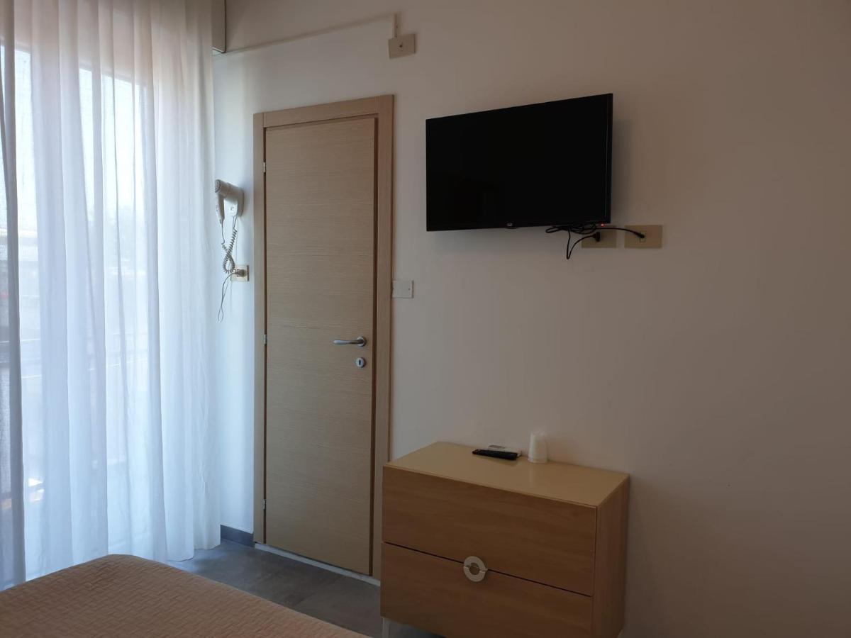 Hotel Baden Baden Rimini Buitenkant foto