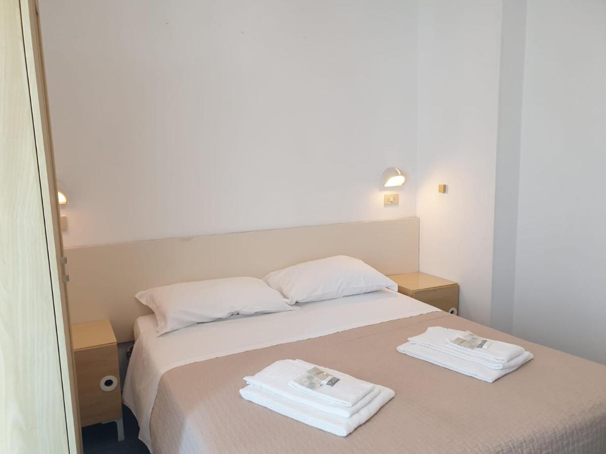 Hotel Baden Baden Rimini Buitenkant foto