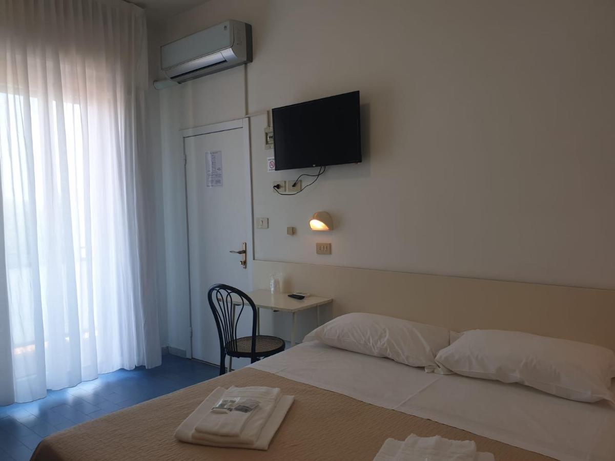 Hotel Baden Baden Rimini Buitenkant foto