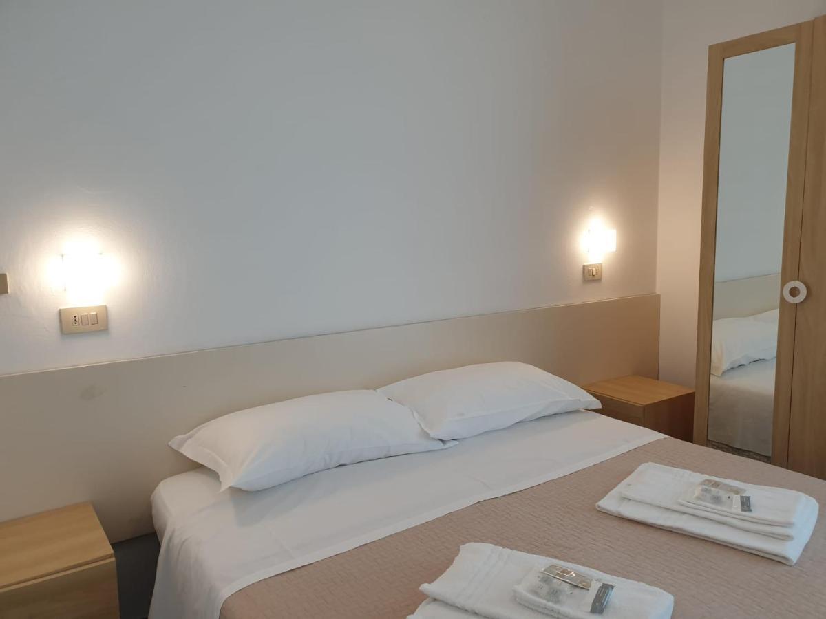 Hotel Baden Baden Rimini Buitenkant foto